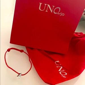 Red bracelet uno de 50 and bag
